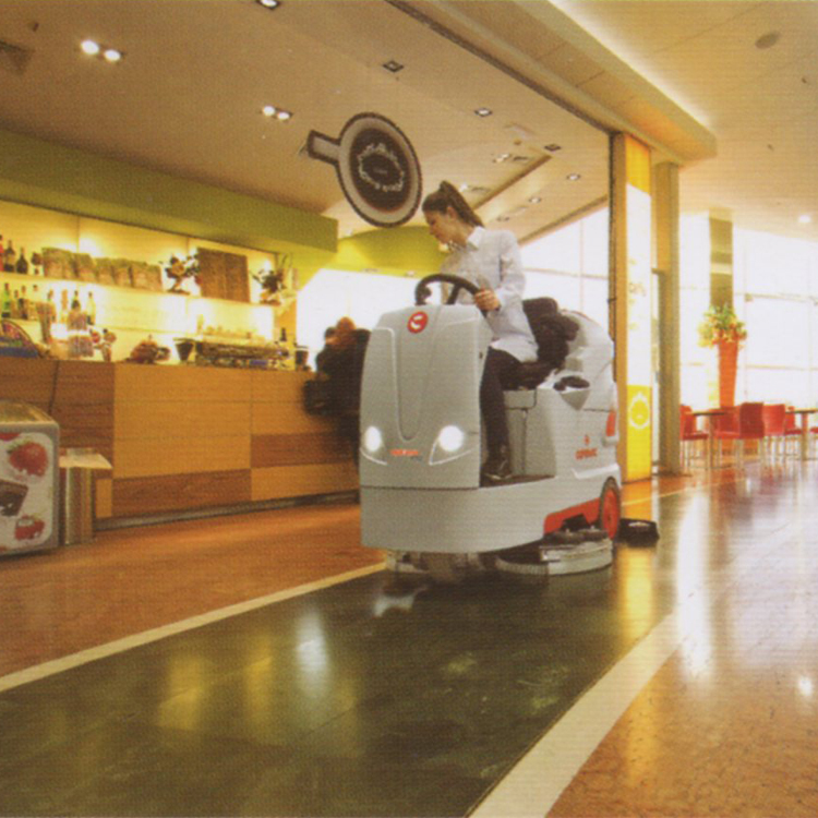 意大利高美COMAC駕駛式洗地車Optima100B科邁柯坐駕式洗地吸干機